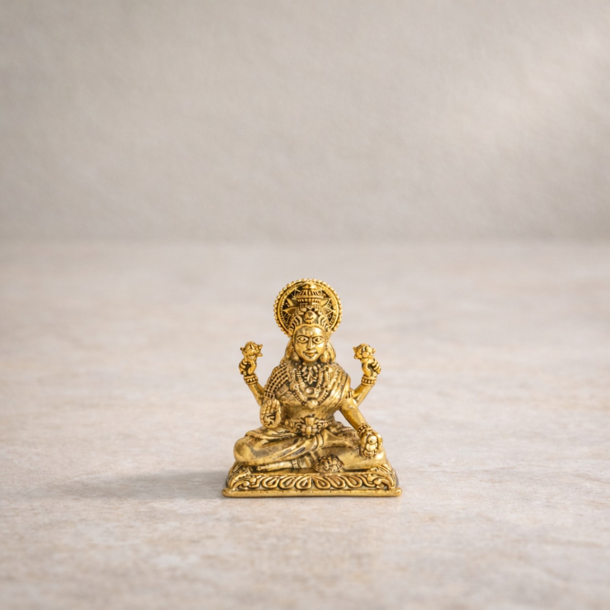 Estátua Lakshmi em Metal Dourado Modelo 5