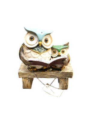 Estátua Coruja com Filhote Lendo no Banco