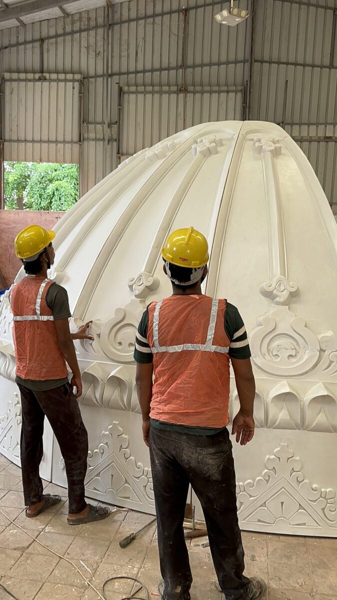Cúpula de templo em produção na oficina